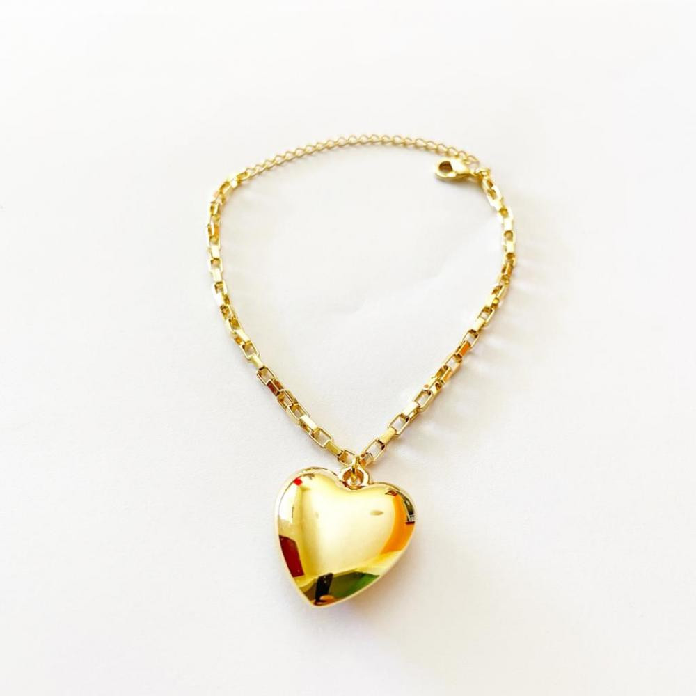 Pulseira com corrente tijolinho e pingente de coração liso folheado a ouro 18k 