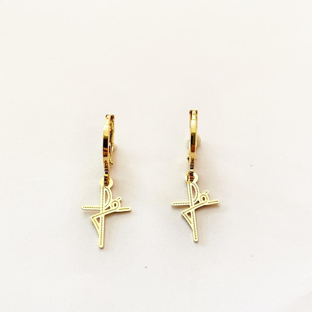 Brinco argolinha click com pingente de fé folheado a ouro 18k 
