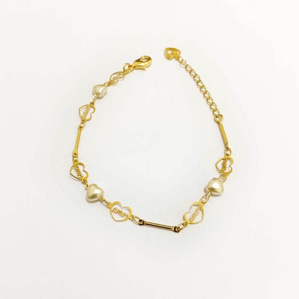 Pulseira delicada minimalista com mini corações e pérola em formato de coração folheada a ouro 18k