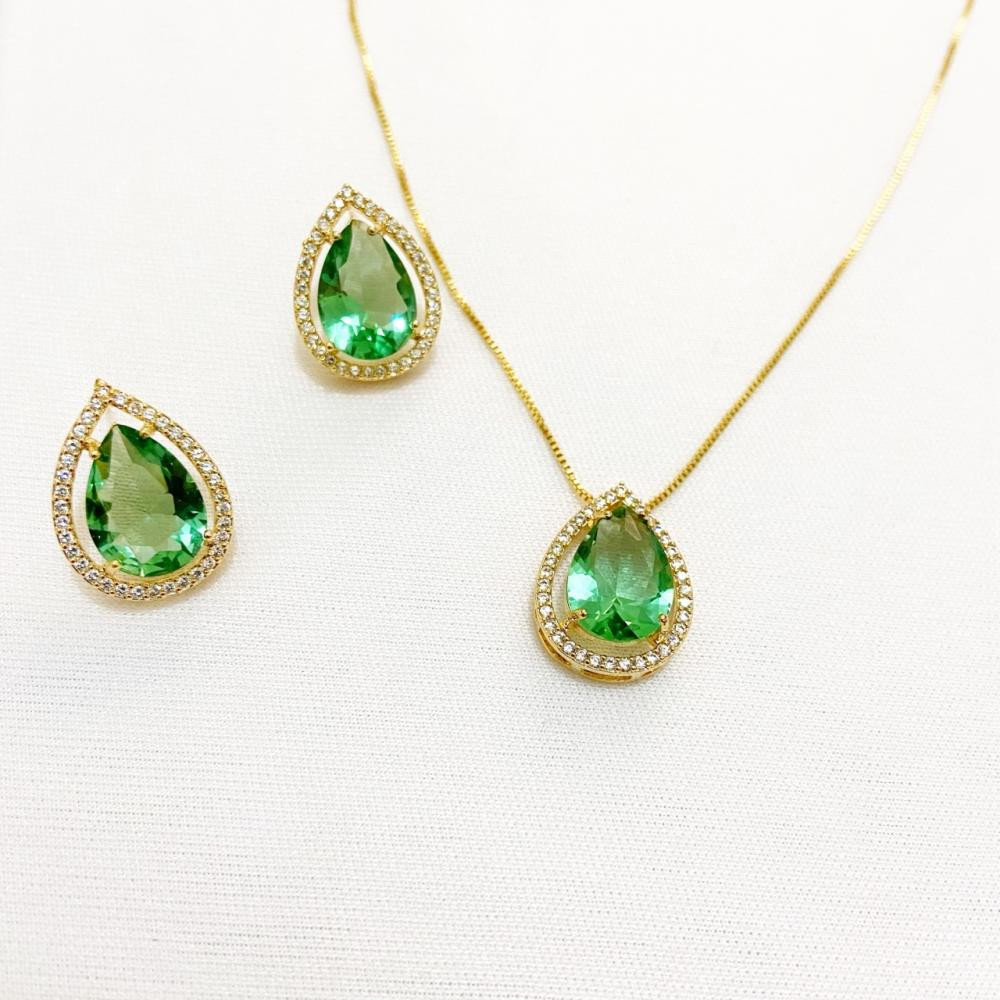 Conjunto de gota  cravejada com zircônia folheada a ouro 18k