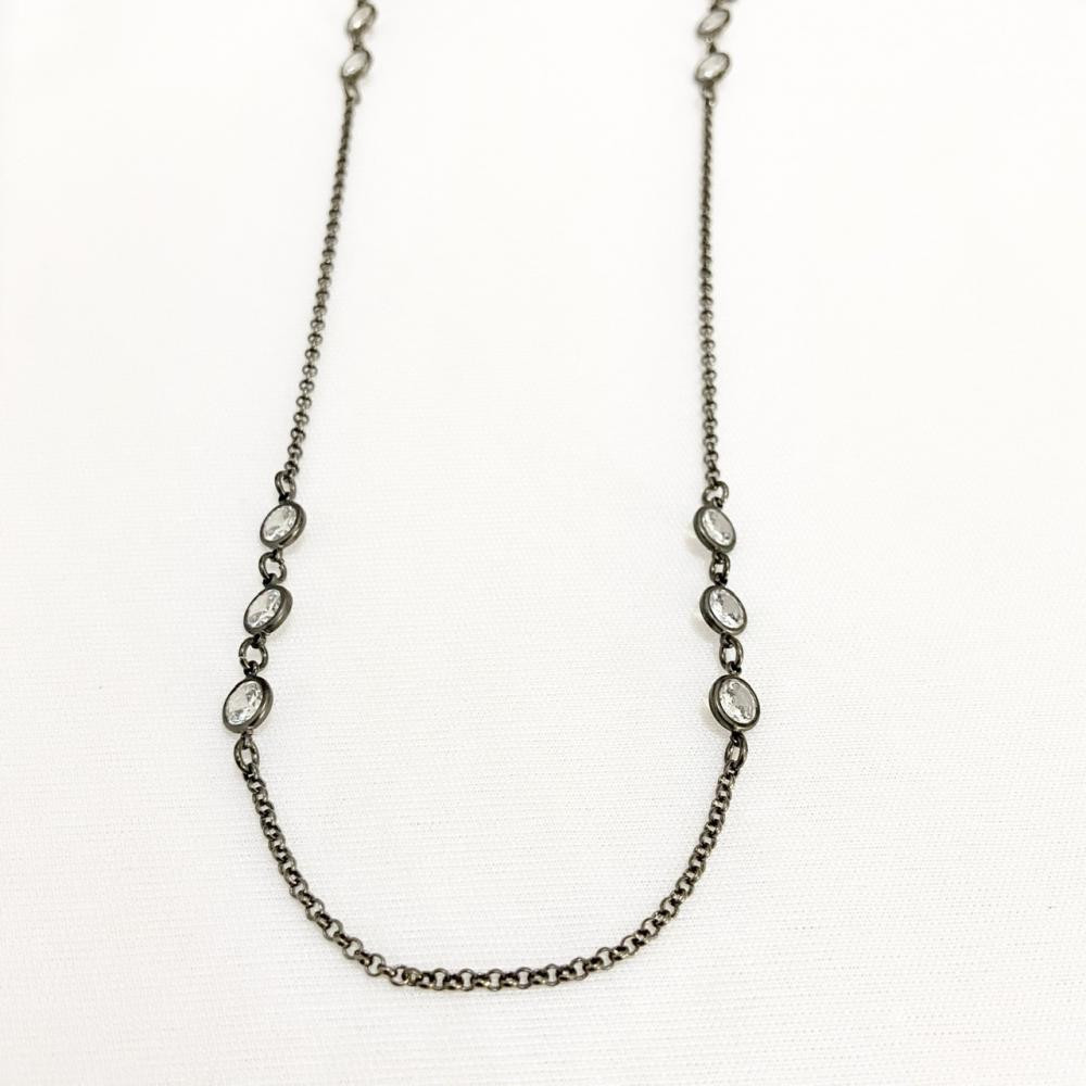 Colar longo com zircônia cravejado na cor ródio negro grafite