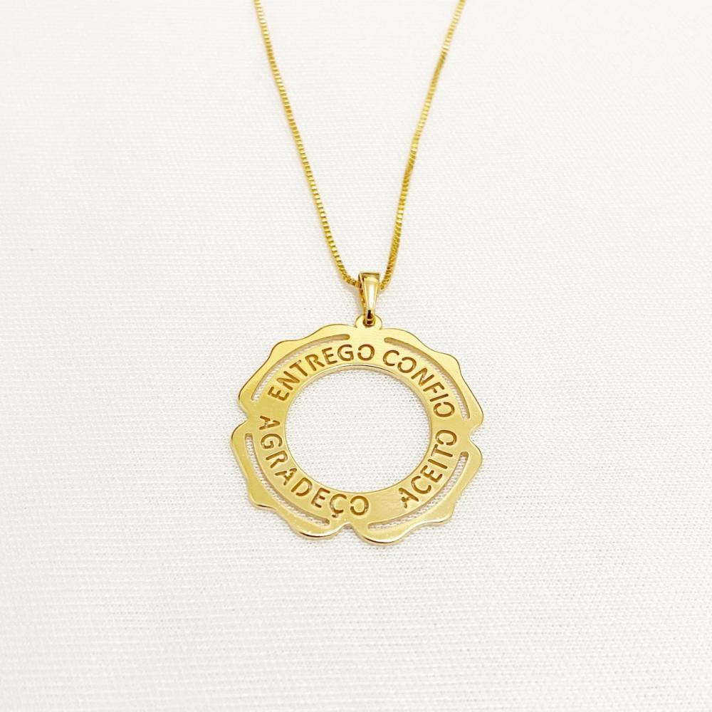 Colar com pingente de mandala folheado a ouro 18k