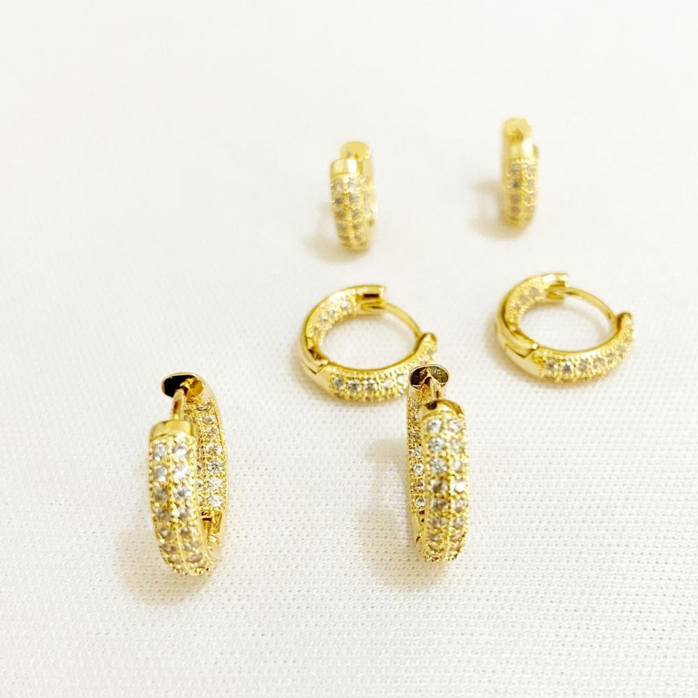 Trio de argola cravejado com zircônia por dentro e por fora folheado a ouro 18k 