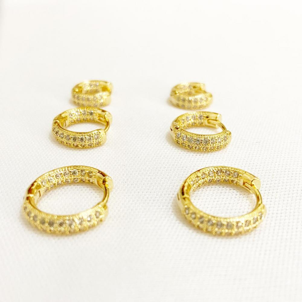 Trio de argola cravejado com zircônia por dentro e por fora folheado a ouro 18k 