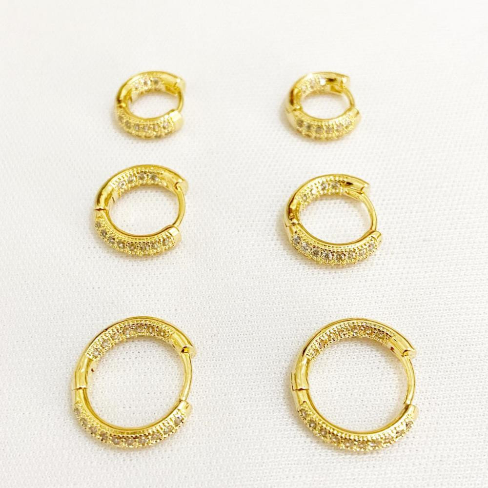 Trio de argola cravejado com zircônia por dentro e por fora folheado a ouro 18k 