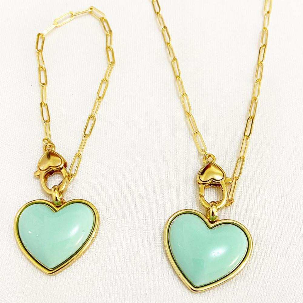 Conjunto de colar com pulseira e pingente de coração resinado folheado a ouro 18k  
