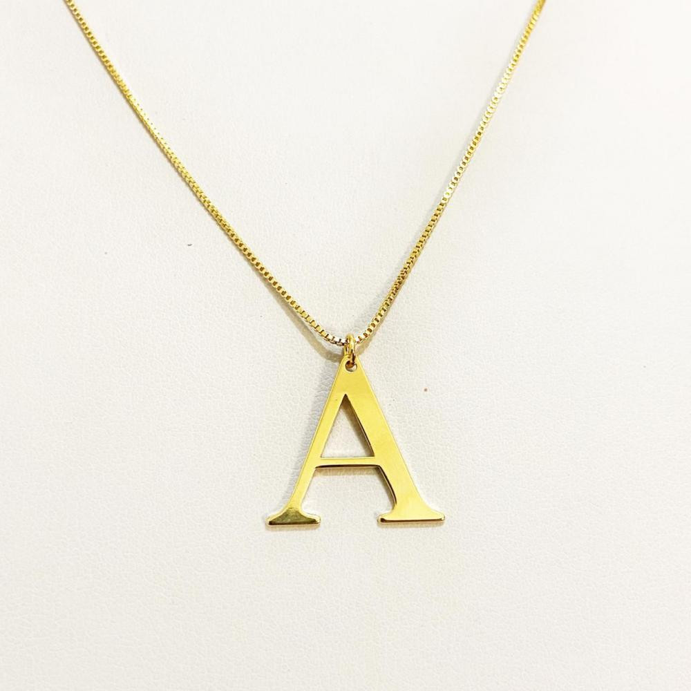 Colar personalizado com letra folheado a ouro 18k