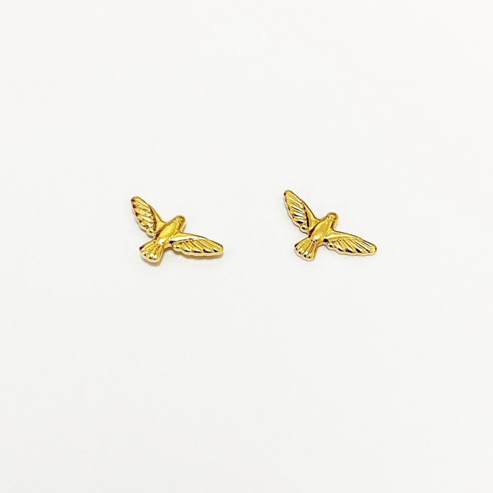 Mini brinco com formato de pomba folheado a ouro 18k 
