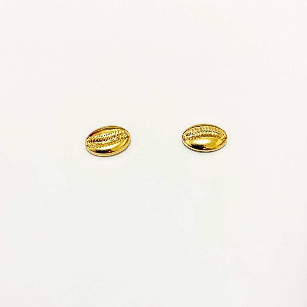Mini brinco com formato de buzios folheado a ouro 18k 
