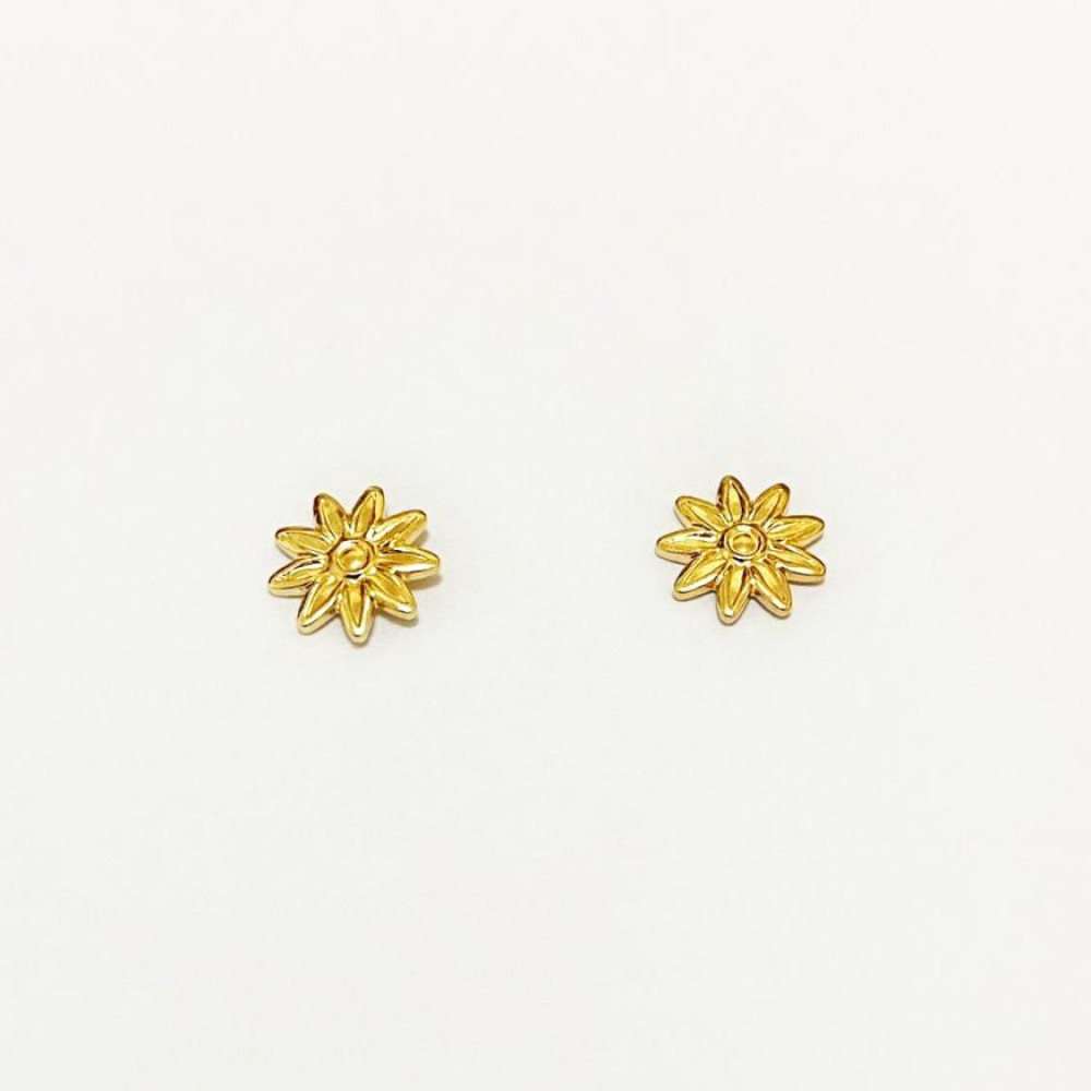 Mini brinco com formato de girassol folheado a ouro 18k 