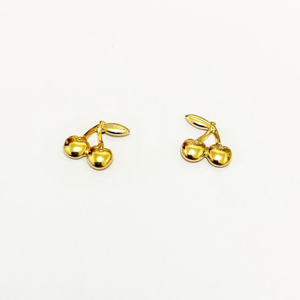 Mini brinco com formato de cereja folheado a ouro 18k 