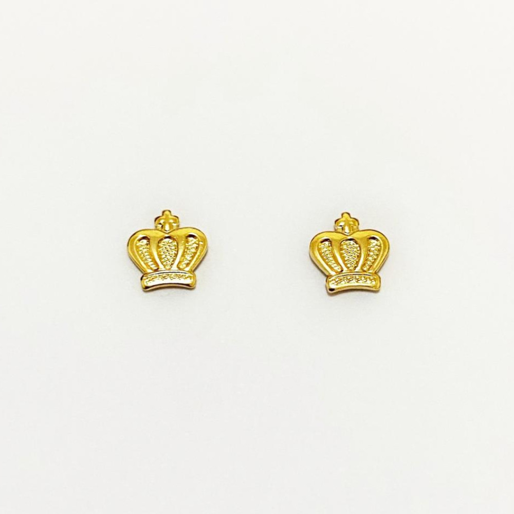 Mini brinco com formato de coroa folheado a ouro 18k 