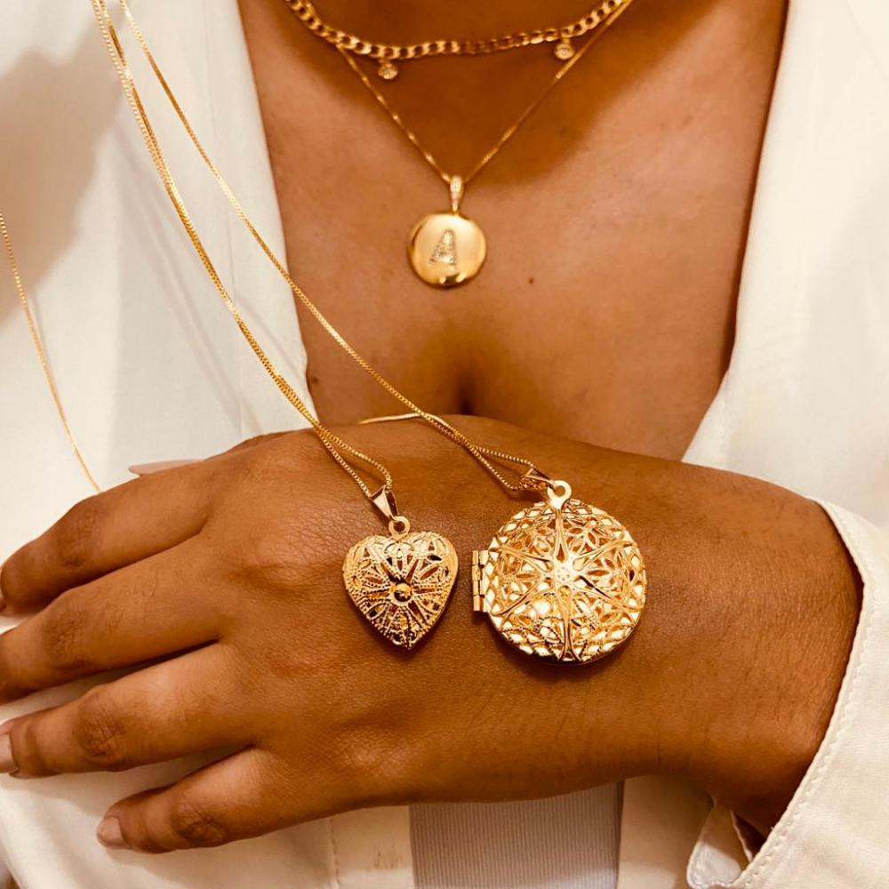 Colar relicário em formato de coração banhado a ouro 18k