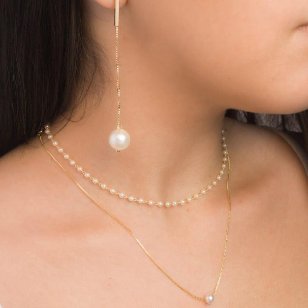 Colar Sofia com pingente de pérola solitária pequena banhado a ouro 18k 