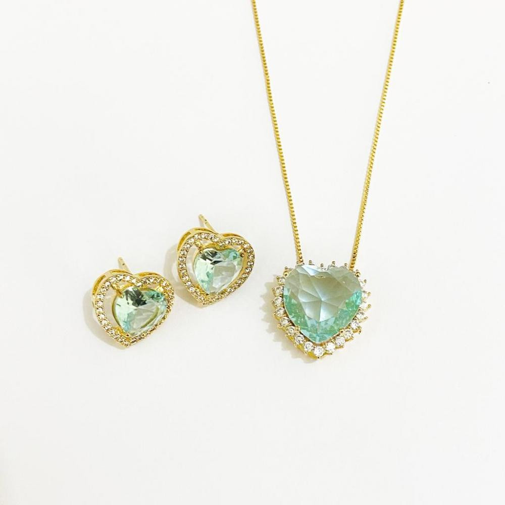 Conjunto de coração pequeno cravejado com zircônia folheado a ouro 18k 