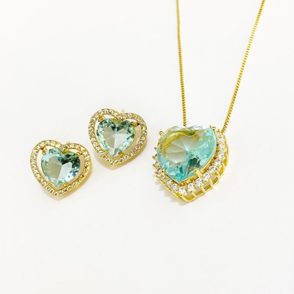 Conjunto de coração pequeno cravejado com zircônia folheado a ouro 18k 