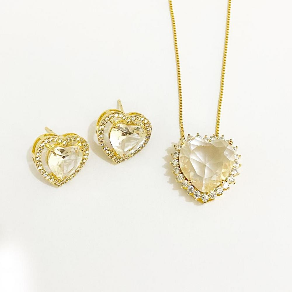 Conjunto de coração pequeno cravejado com zircônia folheado a ouro 18k 
