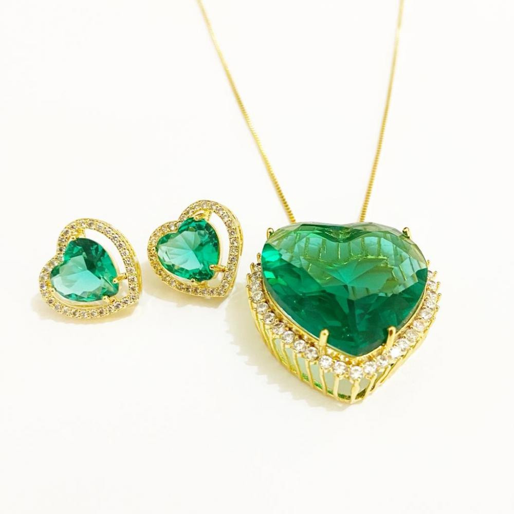 Conjunto de coração grande cravejado com zircônia folheado a ouro 18k