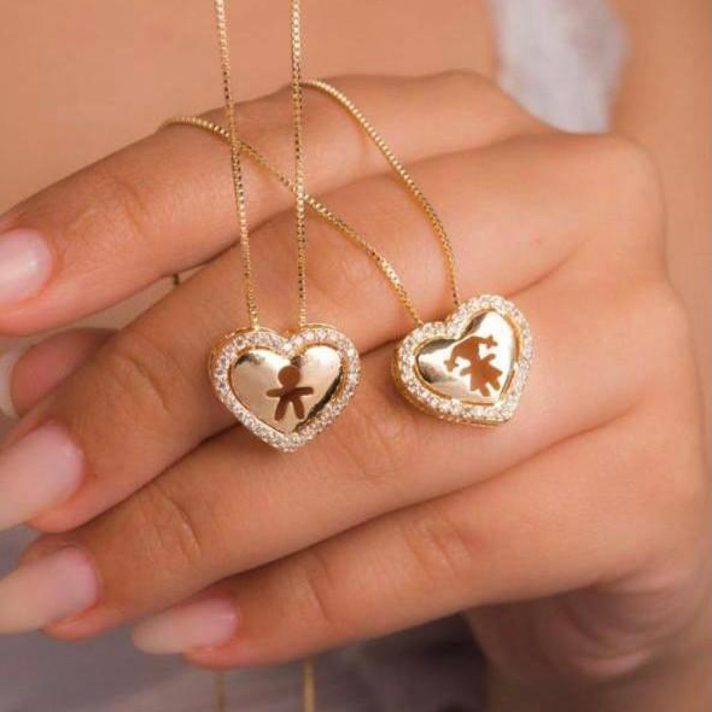 Colar com pingente de coração cravejado de menina banhado a ouro 18k 