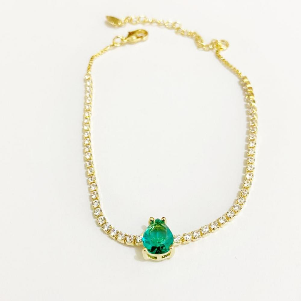 Pulseira com corrente de zircônia e pingente de gota na cor verde folheado a ouro 18k 