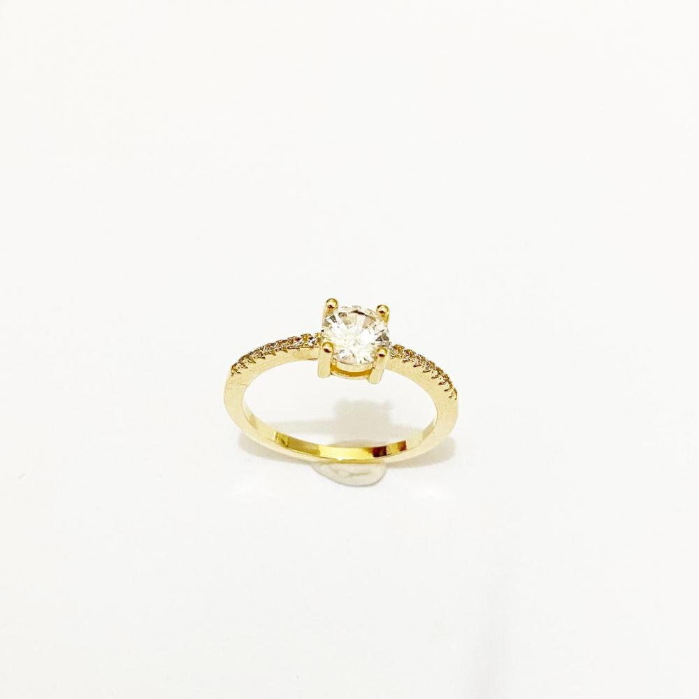 Anel cravejado com zircônia folheado a ouro 18k