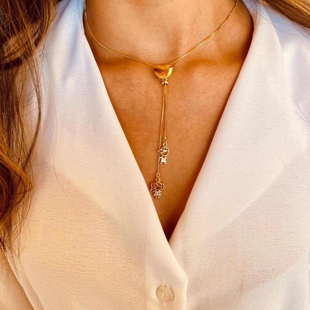Colar coração gravata personalizado com dois pingentes folheado a ouro 18k