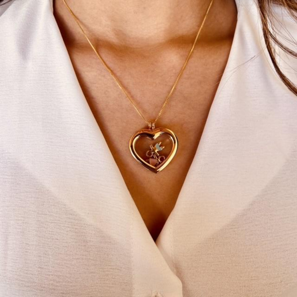 Colar relicário com pingente de coração folheado a ouro 18k