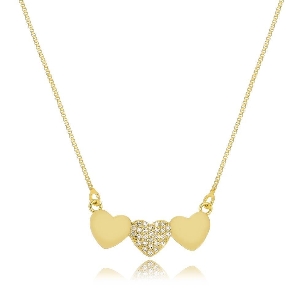 Colar com pingente de três corações cravejado a ouro 18k 