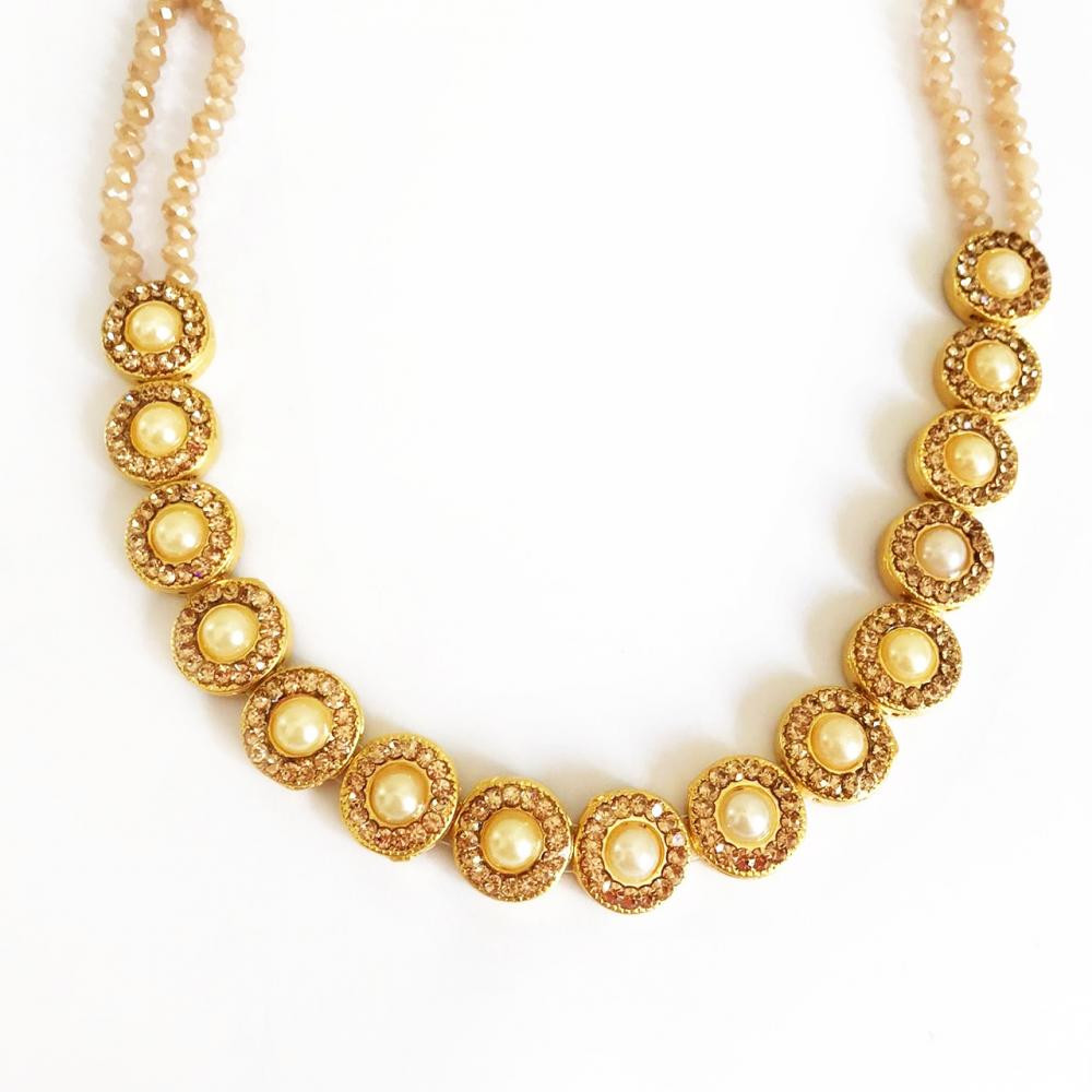 Colar de festa com pérolas e strass folheado a ouro 18k