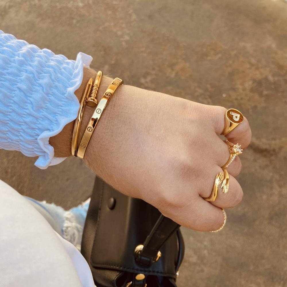 Bracelete inspiração C de aro banhado a ouro 18k