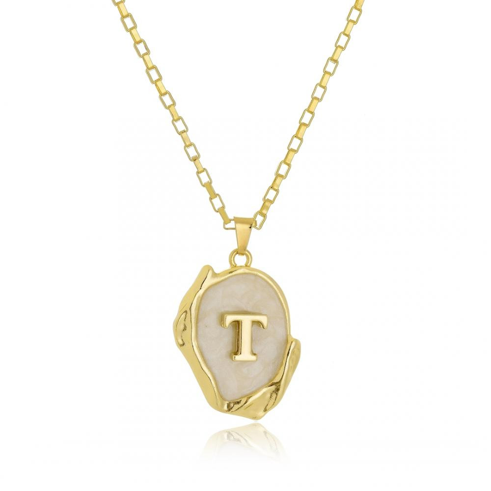 Colar personalizado com corrente tijolinho pingente de madrepérola e letra banhando a ouro 18k