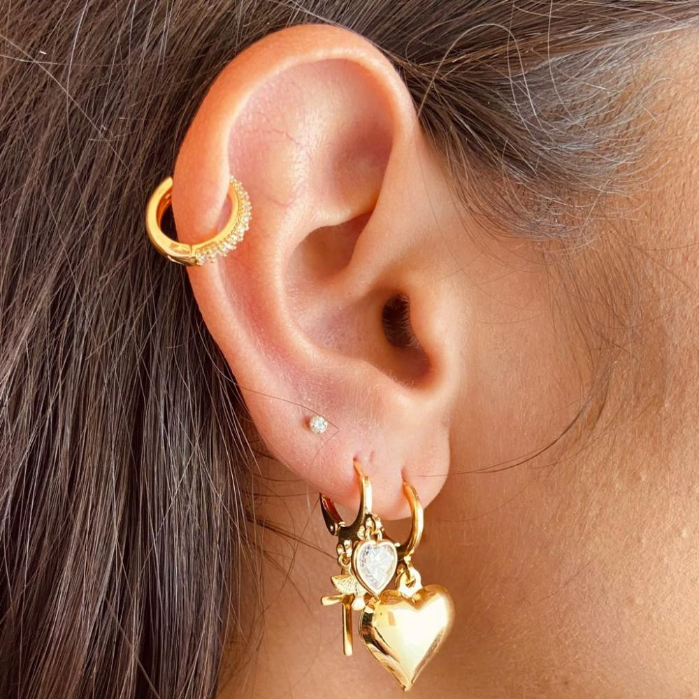 Brinco argolinha click com pingentes religiosos folheado a ouro 18k