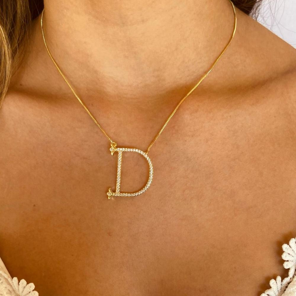Colar Personalizado com pingente de letra cravejado com zircônia 