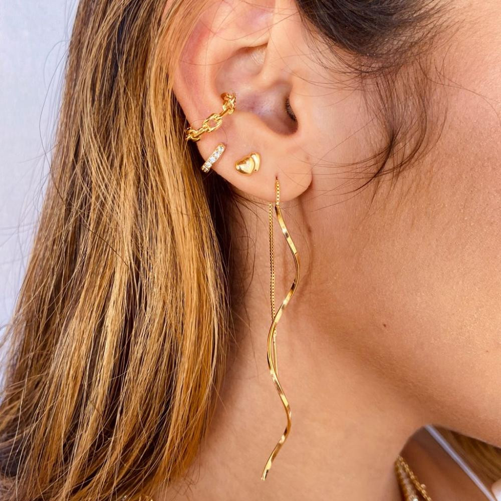Brinco fio passante banhado a ouro 18k