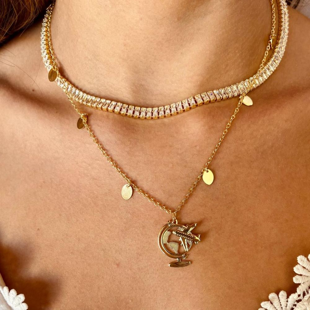 Colar Patrícia minimalista com pingente de mapa mundi folheado a ouro 18k 