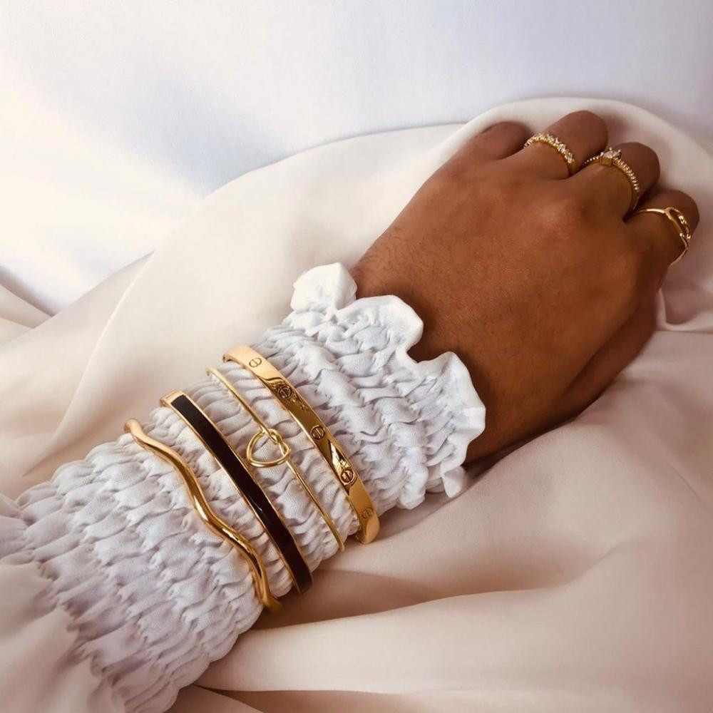 Bracelete minimalista de nó coração folheado a ouro 18k