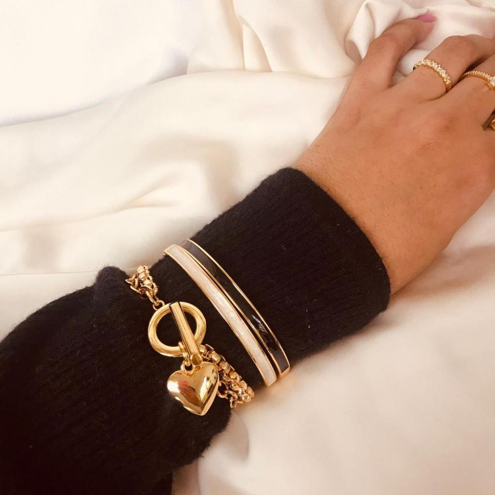 Pulseira Viviany com correntes fecho T e pingente de coração banhado a ouro 18k