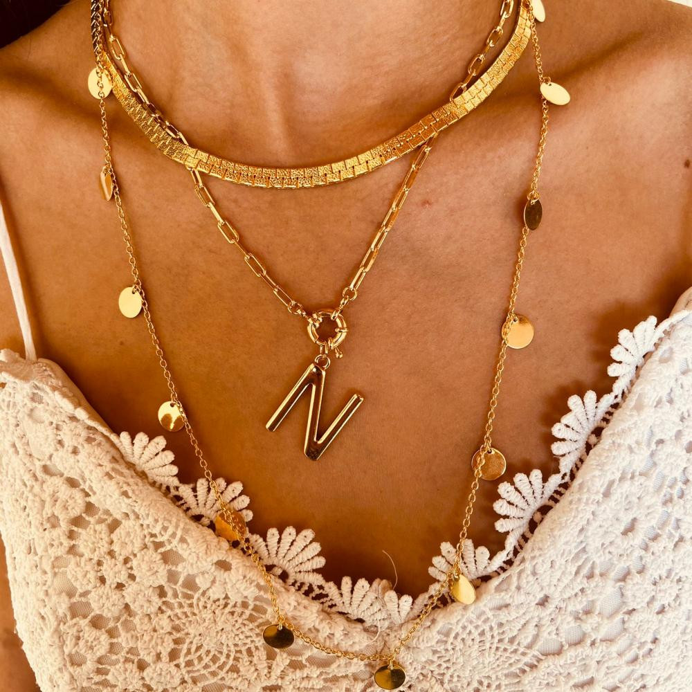 Colar longo com pingentes de medalhas folheado a ouro 18k 