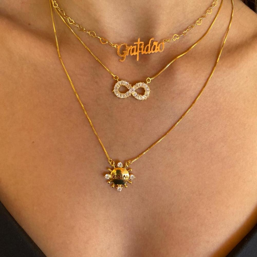 Escapulário cravejado com zircônia folheado a ouro 18k
