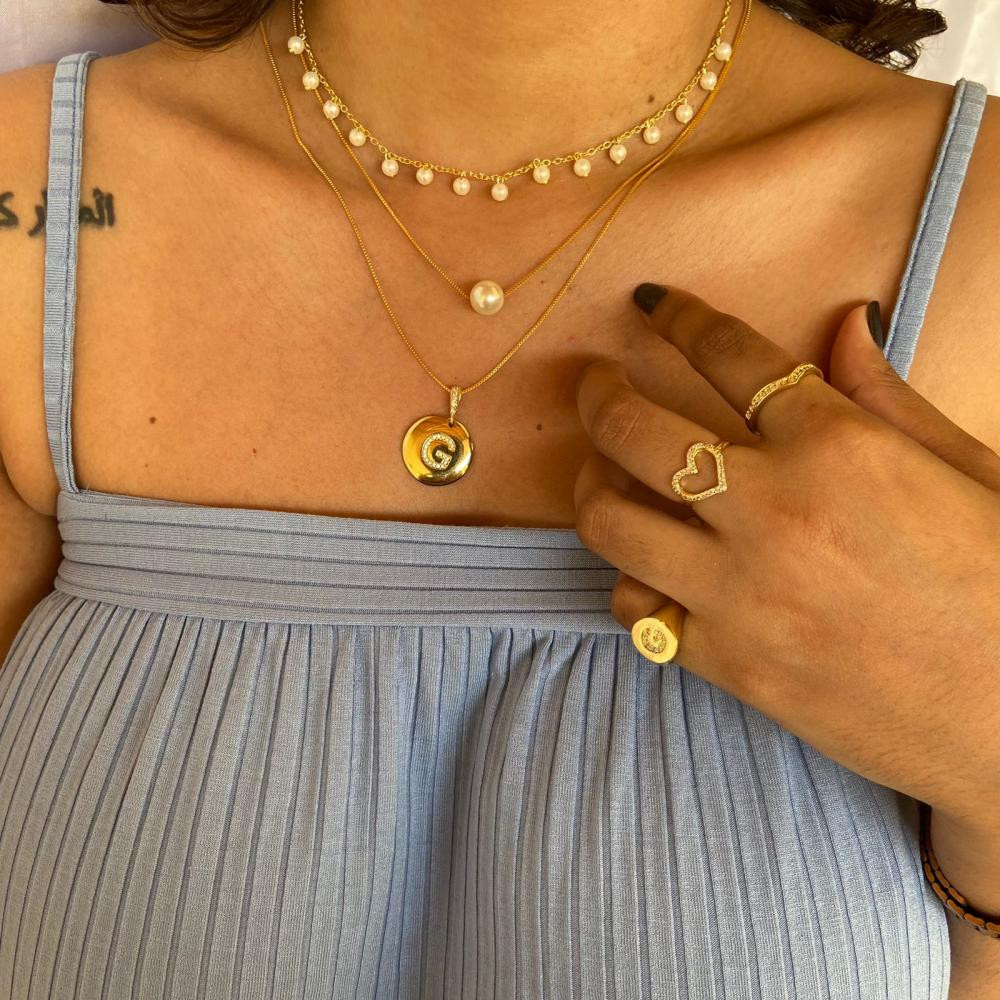 Choker com pingentes de pérolas folheado a ouro 18k 