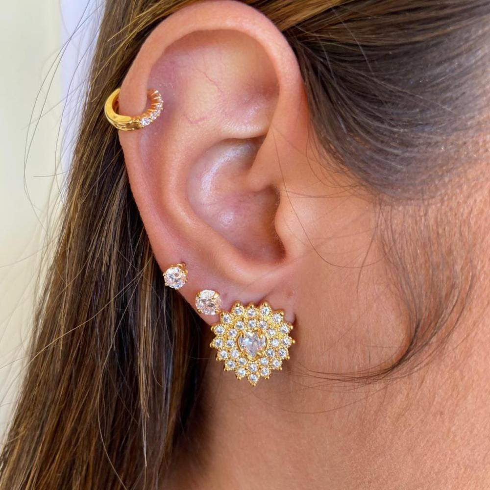 Brinco de coração cravejado com zircônia folheado a ouro 18k