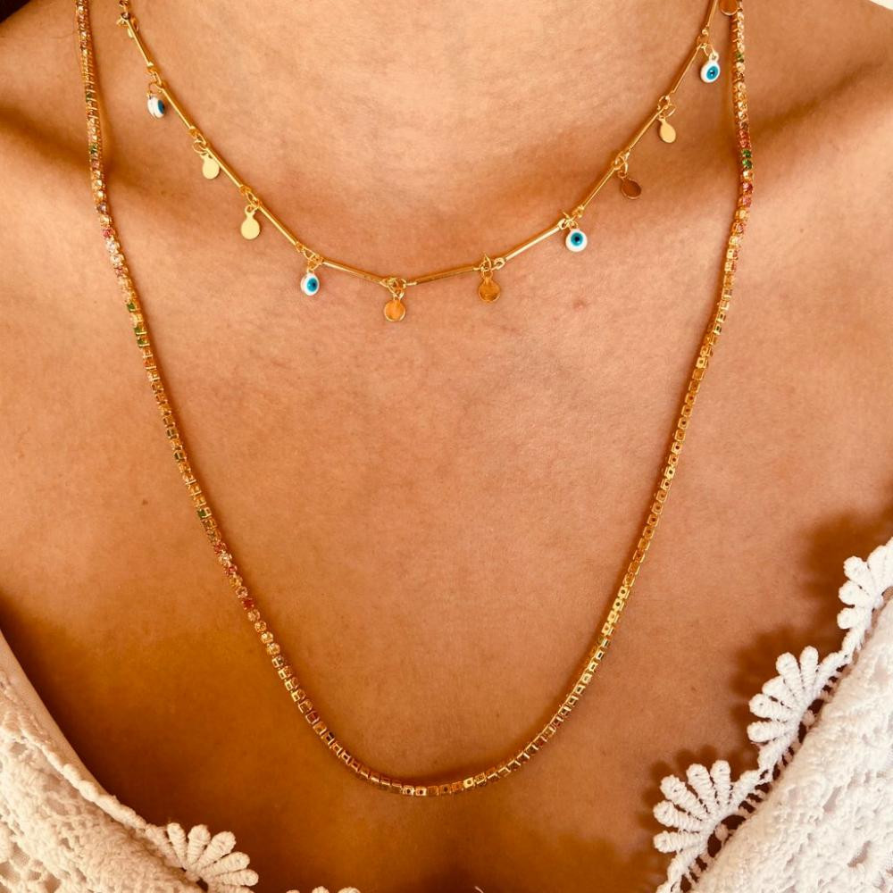 Choker minimalista com pingentes e olho grego folheado a ouro 18k 