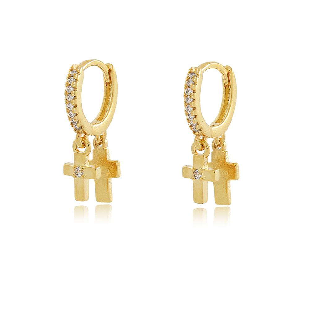 Brinco de argola cravejada click com pingente de cruz cravejado folheado  a ouro 18k
