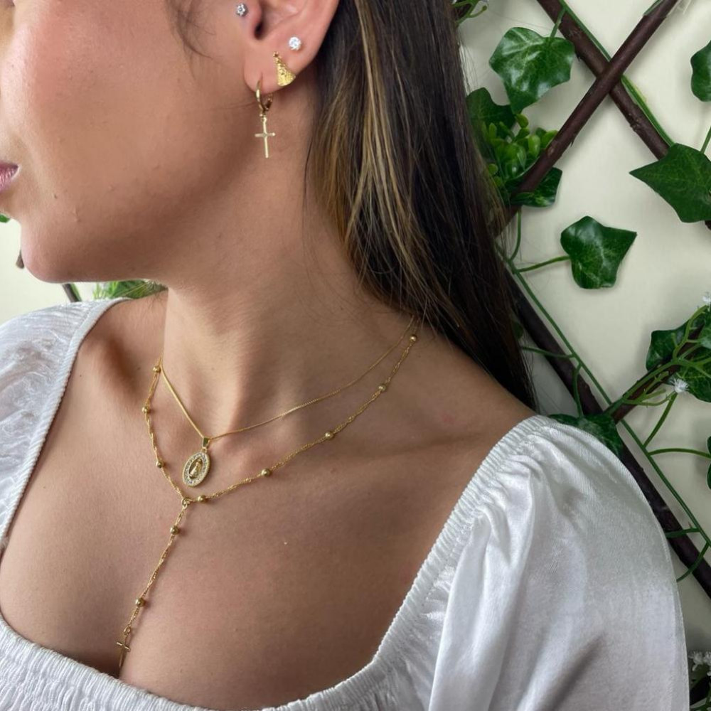Colar Terço gravata com pingente de cruz e micro bolas banhado  a ouro 18k