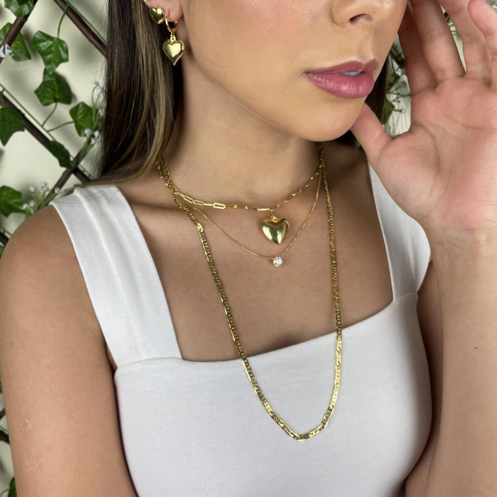 Colar com corrente de elos e pingente de coração liso folheado a ouro 18k 