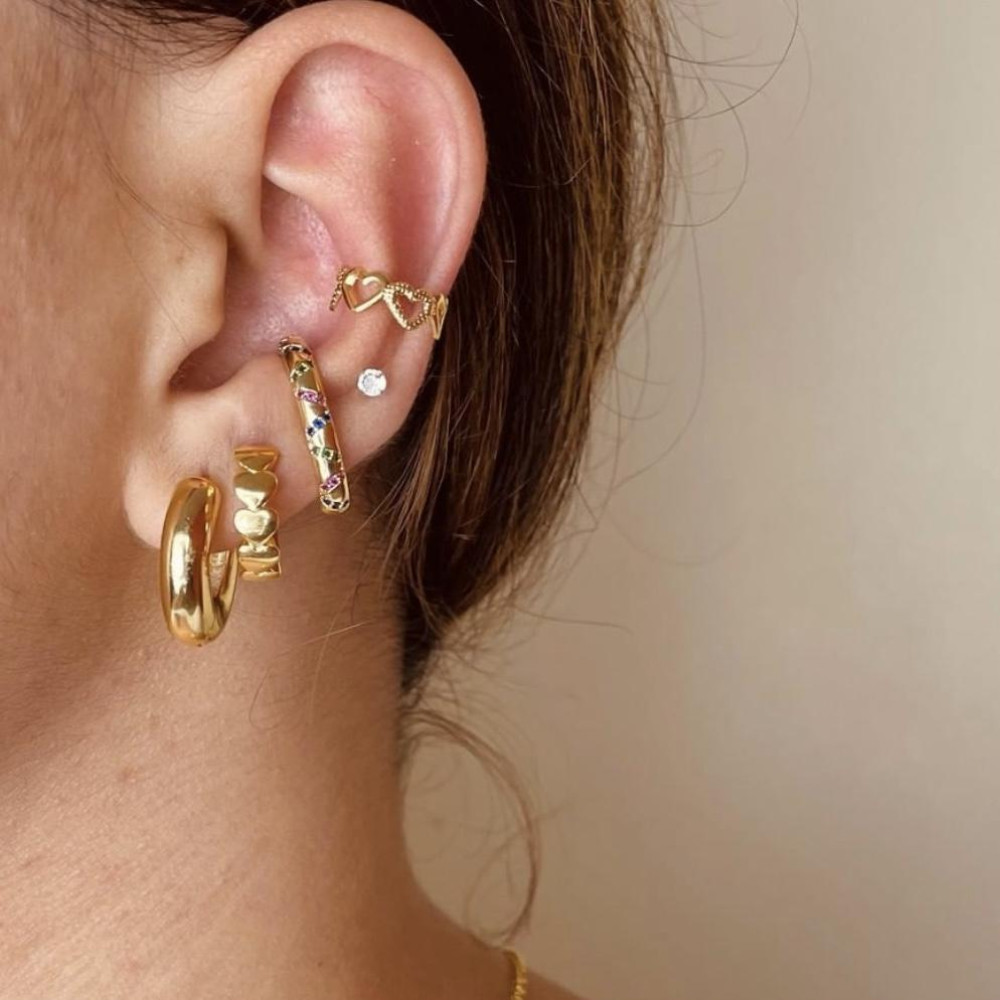 Argola com coração liso folheada a ouro 18k 