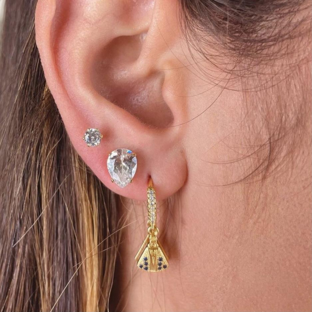 Brinco de argola cravejada click com pingente de Nossa Senhora cravejado banhado a ouro 18k