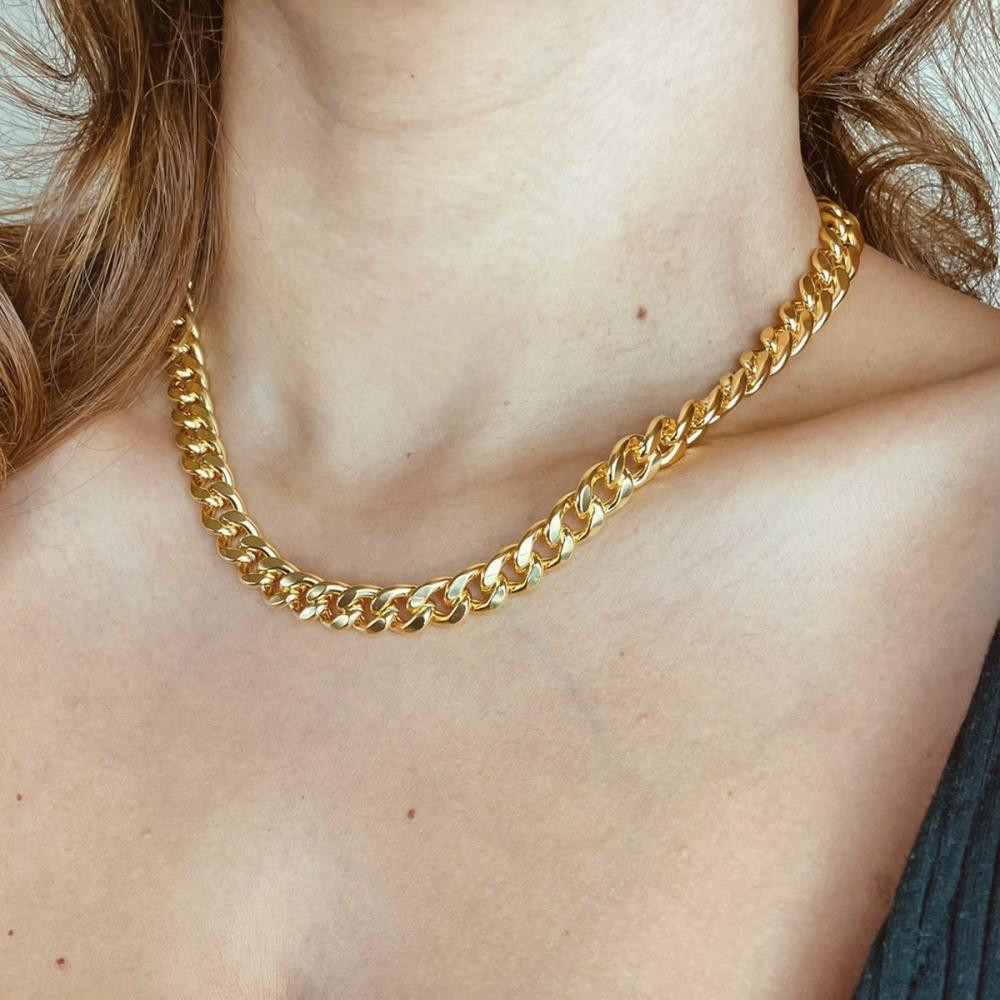 Colar Bia com corrente de elos diamantados banhado a ouro 18k