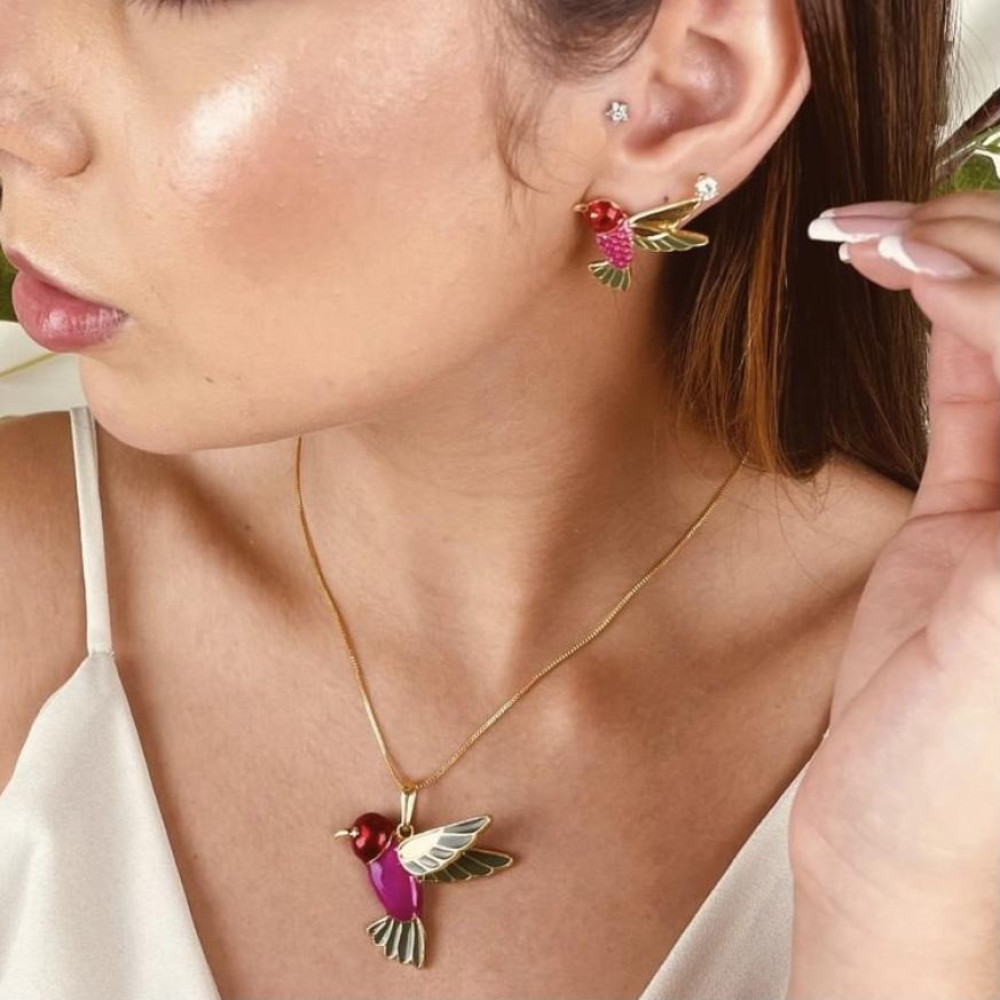 Brinco resinado de beija-flor banhado a ouro 18k