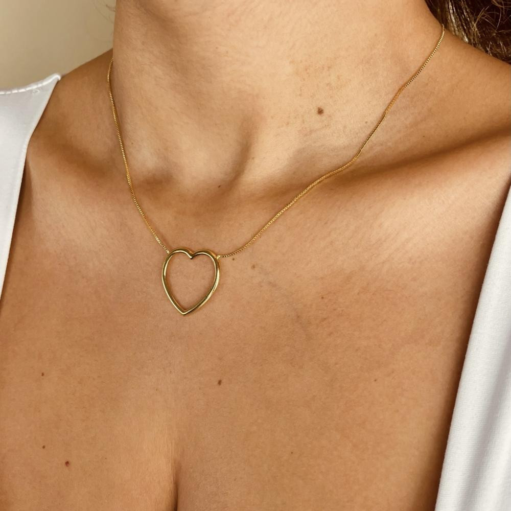 Colar com pingente de coração vazado folheado a ouro 18k